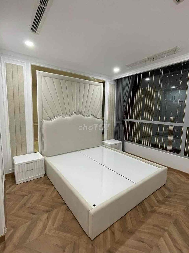 Bán căn hộ Vinhomes Central Park 2PN 80m2 sổ hồng