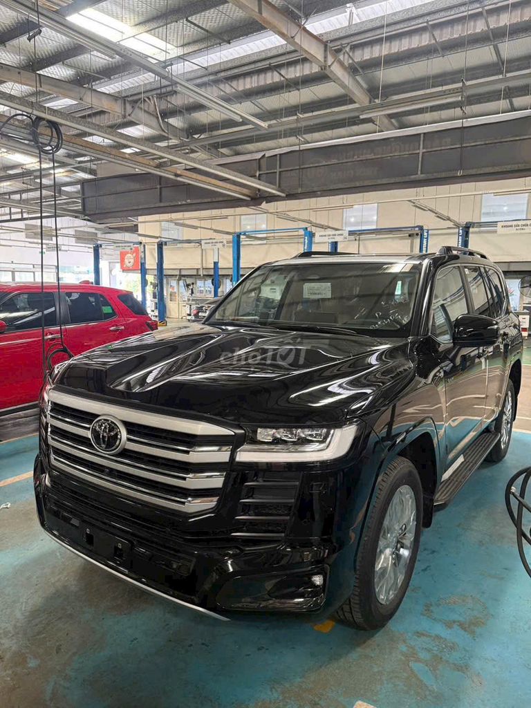 Toyota Land Cruiser HYBRID Белый Автомат 7 мест