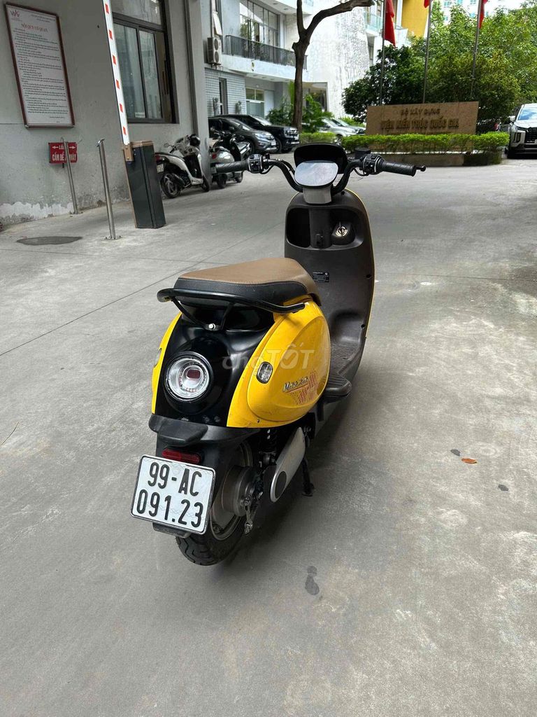 Электроскутер VinFast Motio T1 2026, желтый, 3700 км