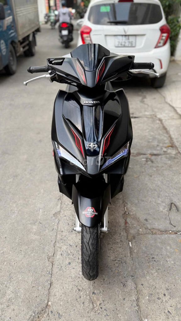 Бесшумная машина Honda AirBlade 2018