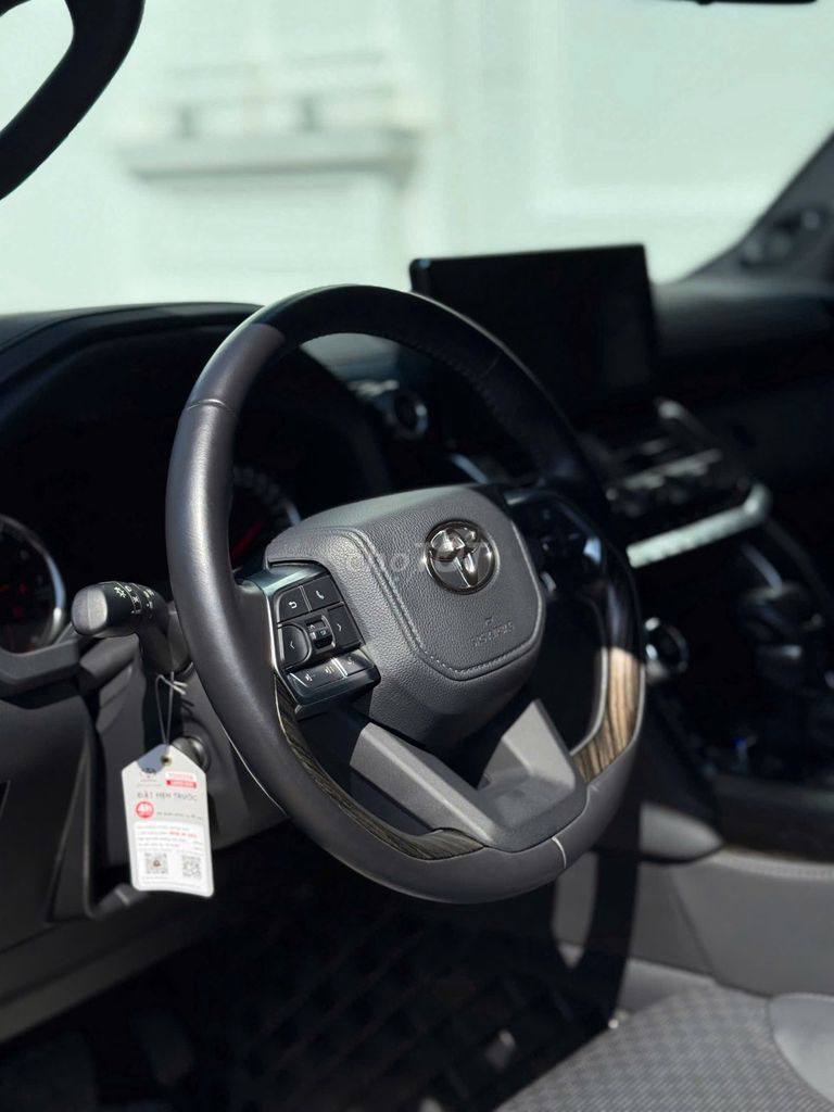 Toyota Land Cruiser 300 VXR V6 2023, Chất Như Mới. Mua bán Ô tô tại Quận Long Biên Hà Nội được đăng bởi Long Biên Cars hình 17