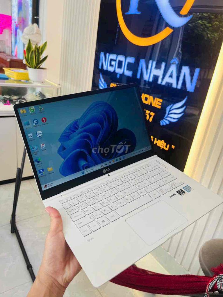 Laptop LG Gram (i3/gen7/12G/ssd256G) pin trâu đẹp