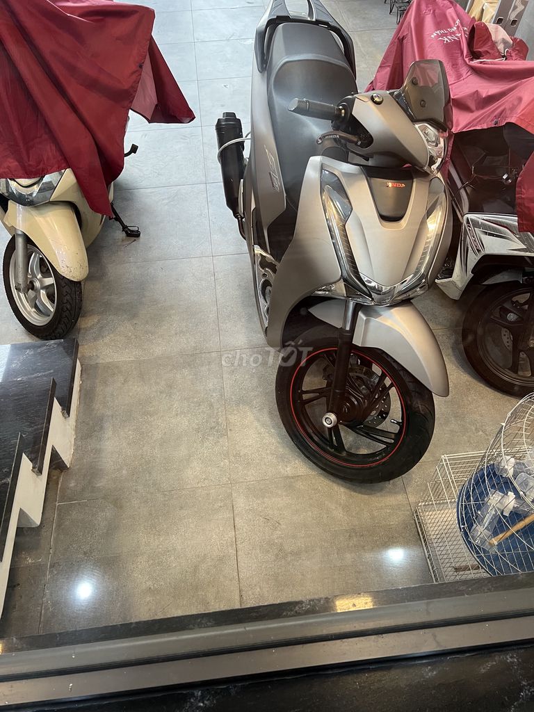 Xe SH 150i ABS Xám mới 96% Chính chủ ít dùng. Mua bán Xe máy tại Quận 12 Tp Hồ Chí Minh được đăng bởi Hoàng Đoàn Ngọc hình 2