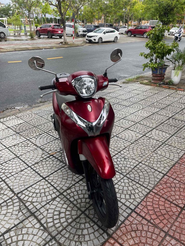 Honda SH Mode, красная
