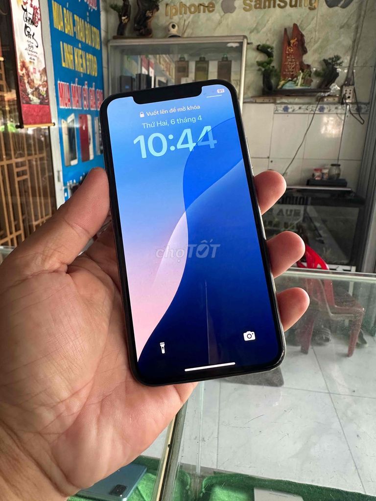iPhone XS quốc tế vàng 64. Mua bán Điện thoại tại Huyện Củ Chi Tp Hồ Chí Minh được đăng bởi nguyễn quốc Thắng hình 1