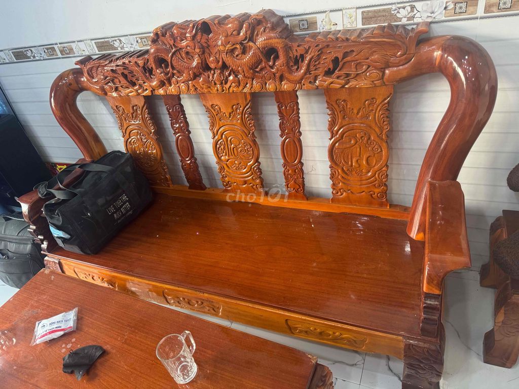 dư dùng cần bán bộ bàn ghế gỗ. Mua bán Bàn ghế tại Huyện Châu Thành Hậu Giang được đăng bởi Nguyễn Lam Trường hình 1
