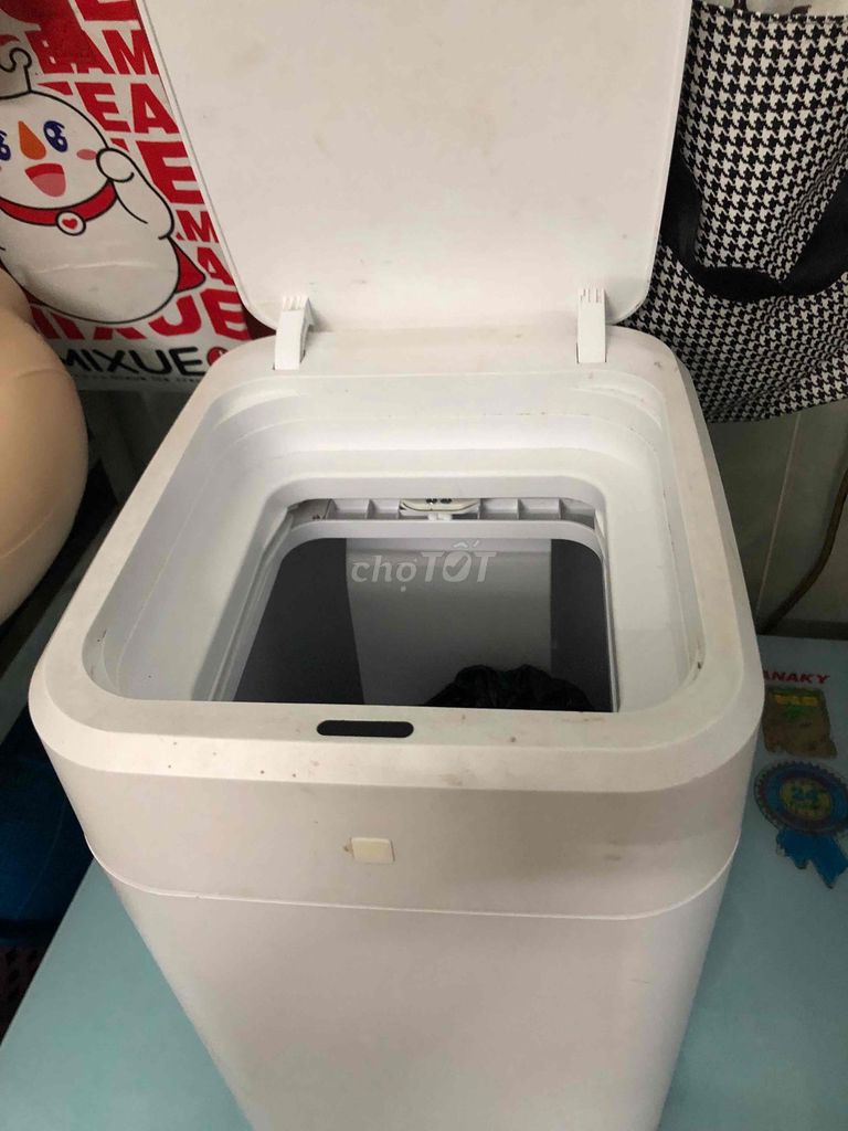 Thùng rác nhựa màu trắng đã sử dụng. Mua bán Nội thất, đồ gia dụng khác tại Quận Bình Tân Tp Hồ Chí Minh được đăng bởi do thi hong hanh hình 1