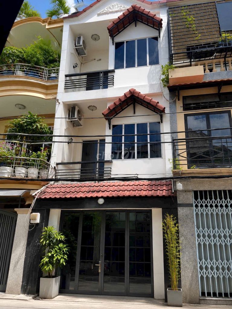 Cho thuê nhà hẻm xe tải Nguyễn Xí p13 bt, 6pn, giá 20tr thuong luọng