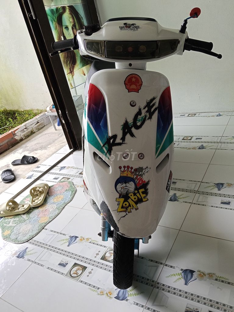 Xe máy Honda Dio 49cc màu trắng. Mua bán Xe máy tại Huyện Hòn Đất Kiên Giang được đăng bởi Hoang giang hình 3