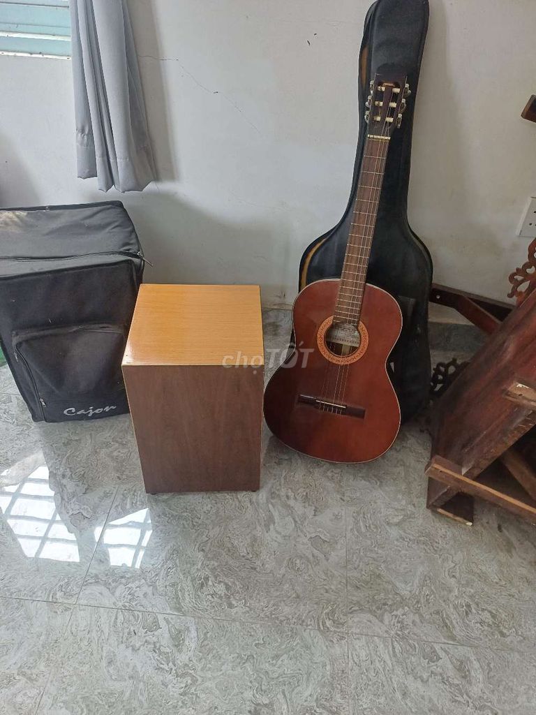 Đàn guitar và trống cajon. Mua bán Nhạc cụ tại Huyện Nhà Bè Tp Hồ Chí Minh được đăng bởi sang hình 1