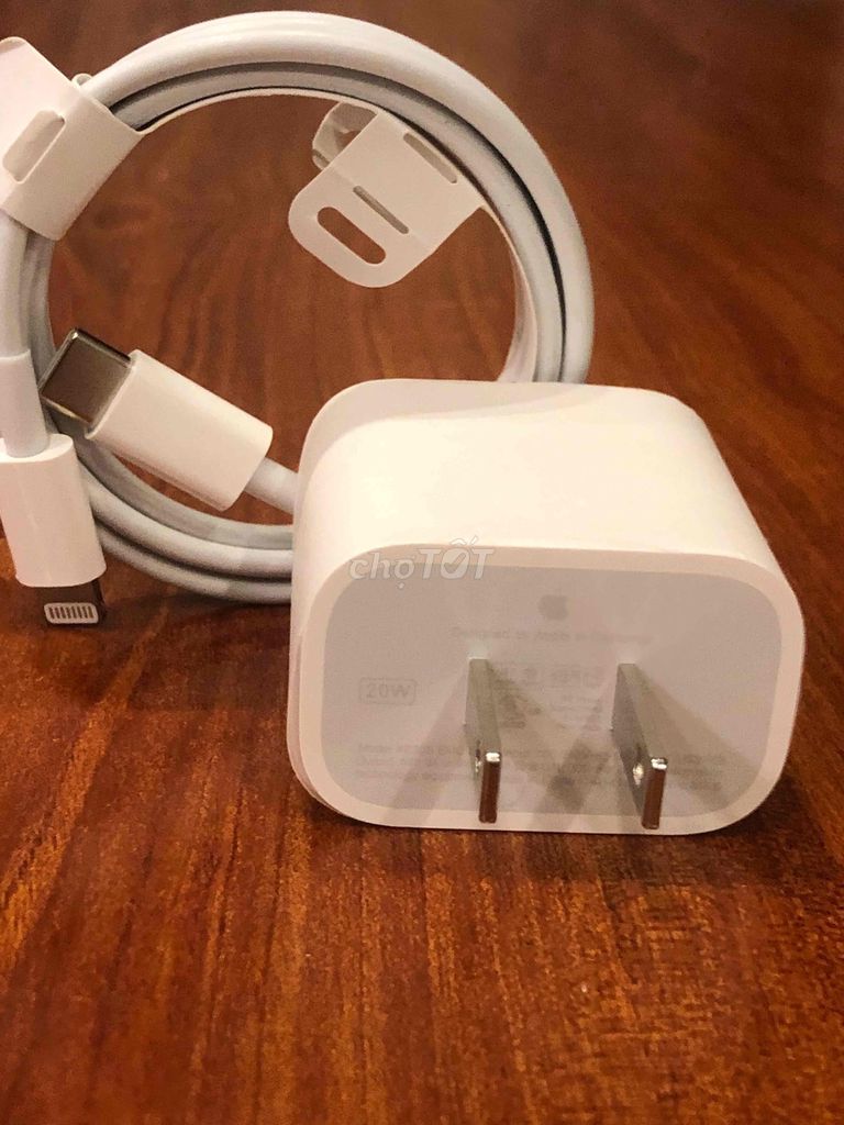 Nhà còn dư mấy bộ sạc 20W chính hãng Apple