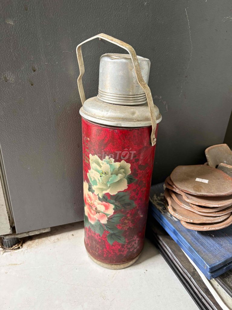 Phích nước kim loại đỏ cổ điển giữ nhiệt. Mua bán Đồ sưu tầm, đồ cổ tại Quận Sơn Trà Đà Nẵng được đăng bởi HƯƠNG GIANG hình 1