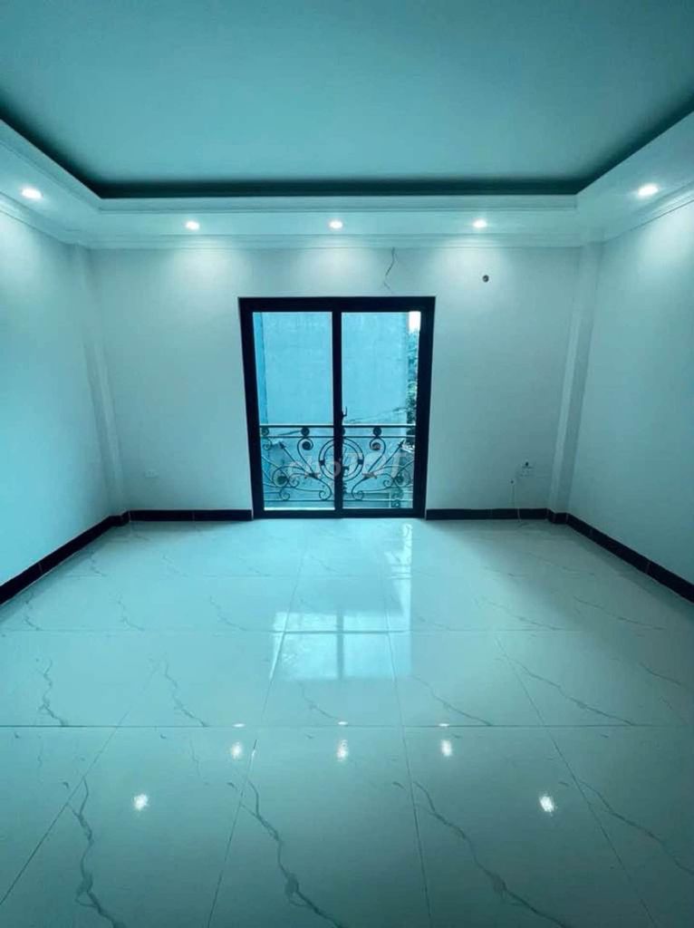 3-этажный дом в Бак Хонг Фук Тхинь, 45м², рядом с Во Нгуен Зяп