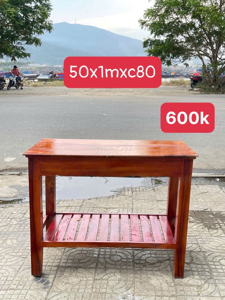 Bàn gỗ 50x100x80cm màu nâu đỏ. Dịch vụ nhà cửa khác tại Quận Sơn Trà Đà Nẵng được đăng bởi THẾ GIỚI ĐỒ CŨ ĐỒ CỔ LỚN NHẤT MIỀN TRUNG hình 1