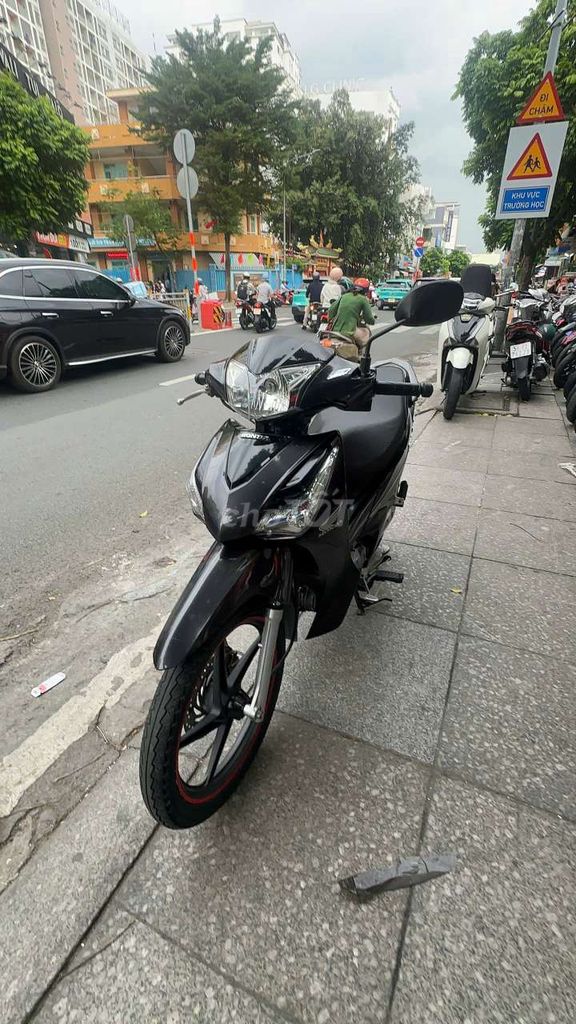 Honda Future mập Fi 2016 Черный, состояние 98% новый