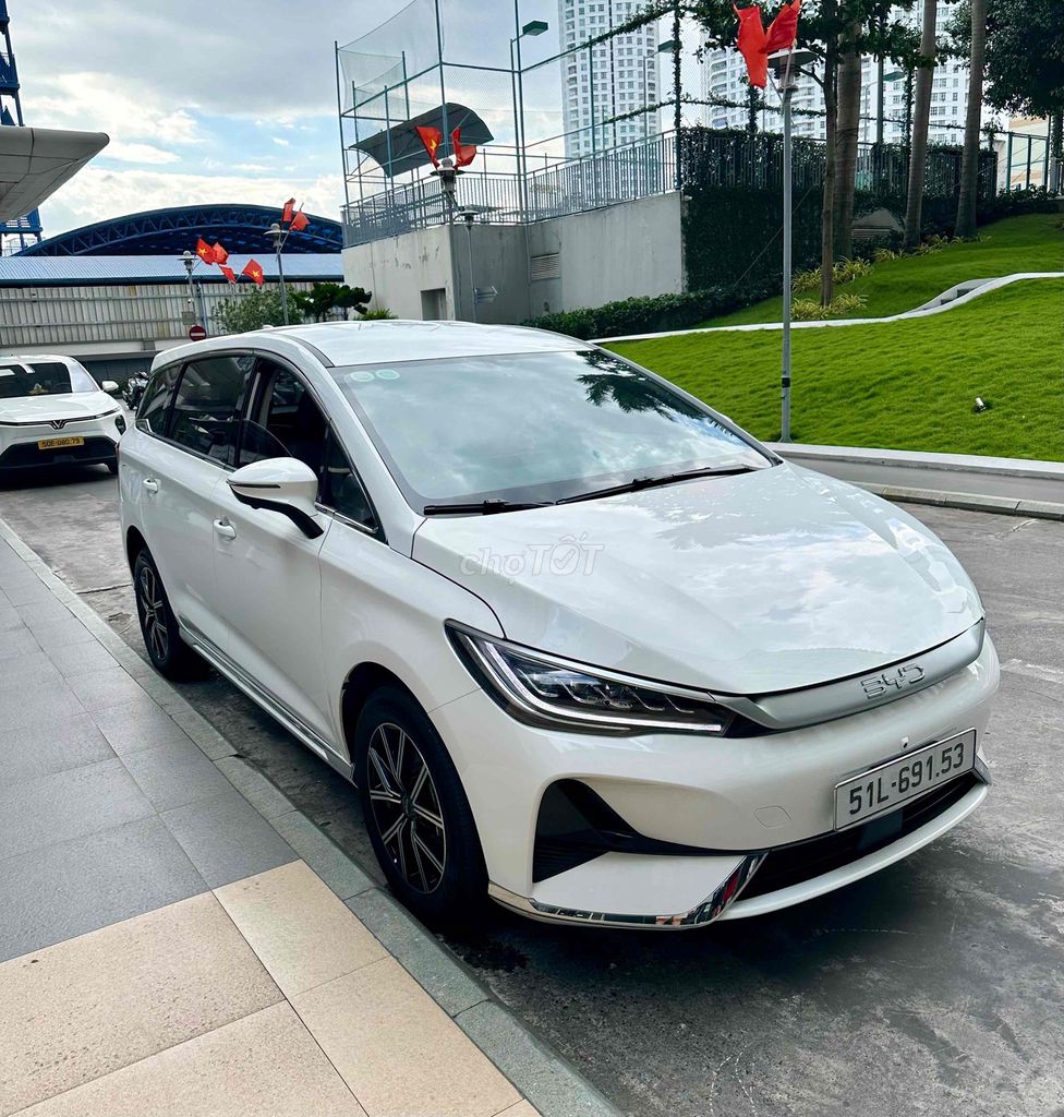 Владелец продает семейный автомобиль BYD M6 2025 Odo длиной 17 600 км