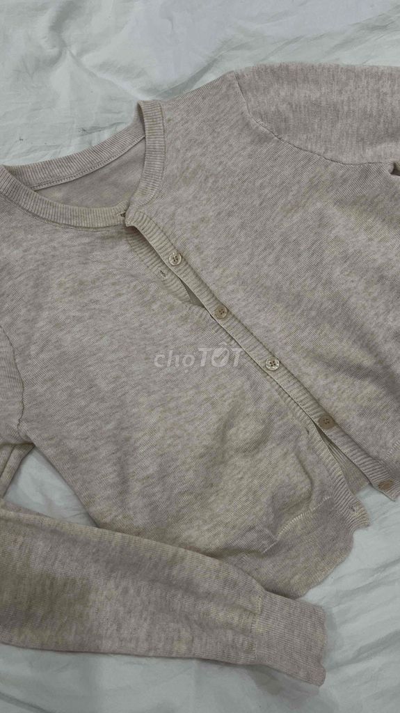 Áo khoác cardigan Nữ len màu Be. Mua bán Quần áo tại Huyện Tân Hưng Long An được đăng bởi Lam hình 1