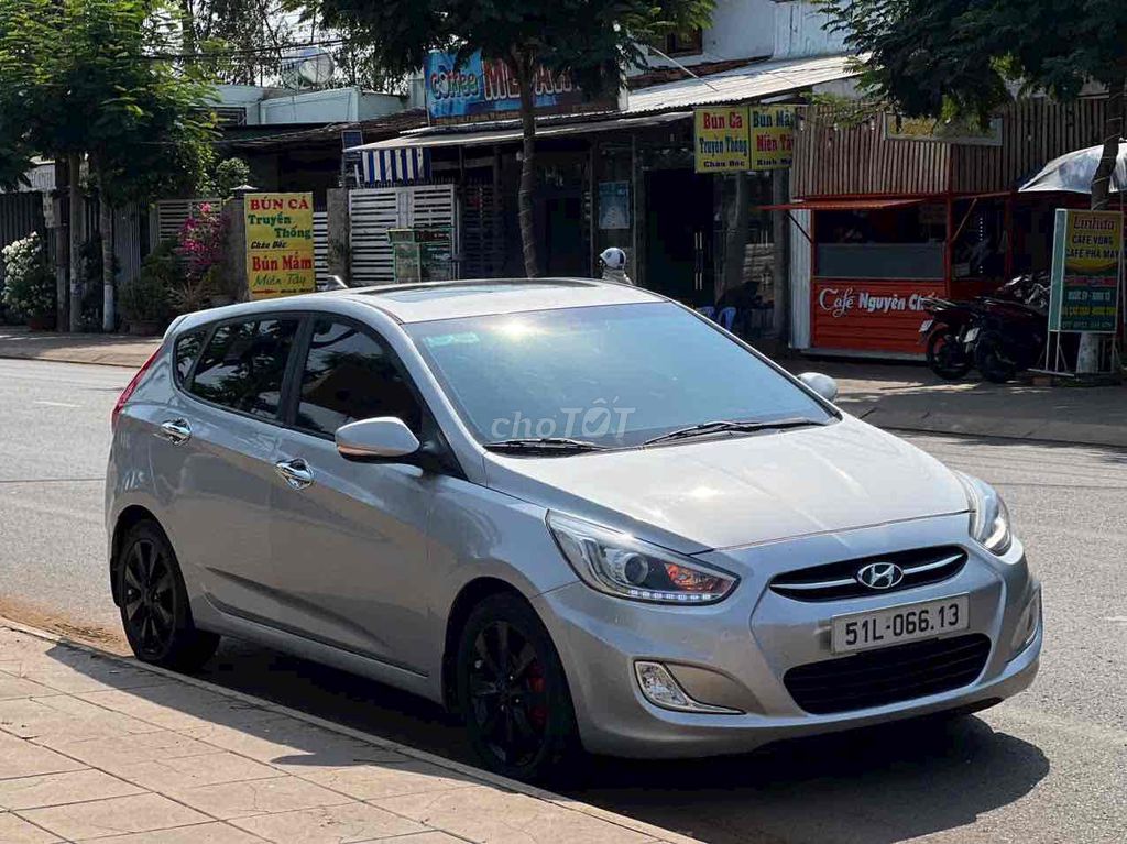 Hyundai Accent 2015 1.4 AT Hatchback - 86000 km