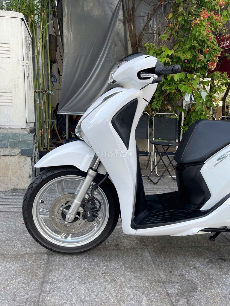 Honda SH 125 CBS 2017 Trắng. Mua bán Xe máy tại Quận Gò Vấp Tp Hồ Chí Minh được đăng bởi VÕ MINH HẬU hình 6