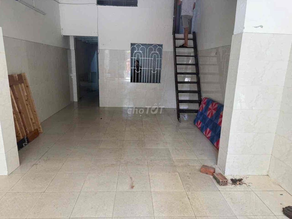 nhà kiệt ô tô đường Trưng Nữ Vương