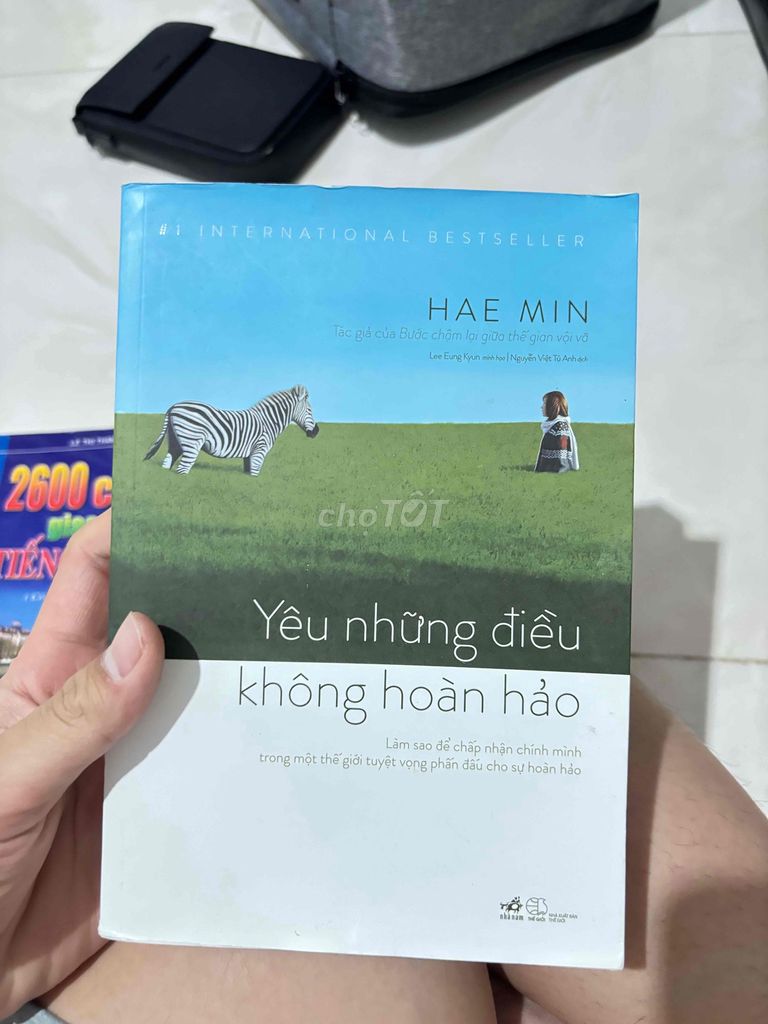 Sách Yêu những điều không hoàn hảo. Mua bán Sách tại Thành phố Vũng Tàu Bà Rịa - Vũng Tàu được đăng bởi Vince hình 1