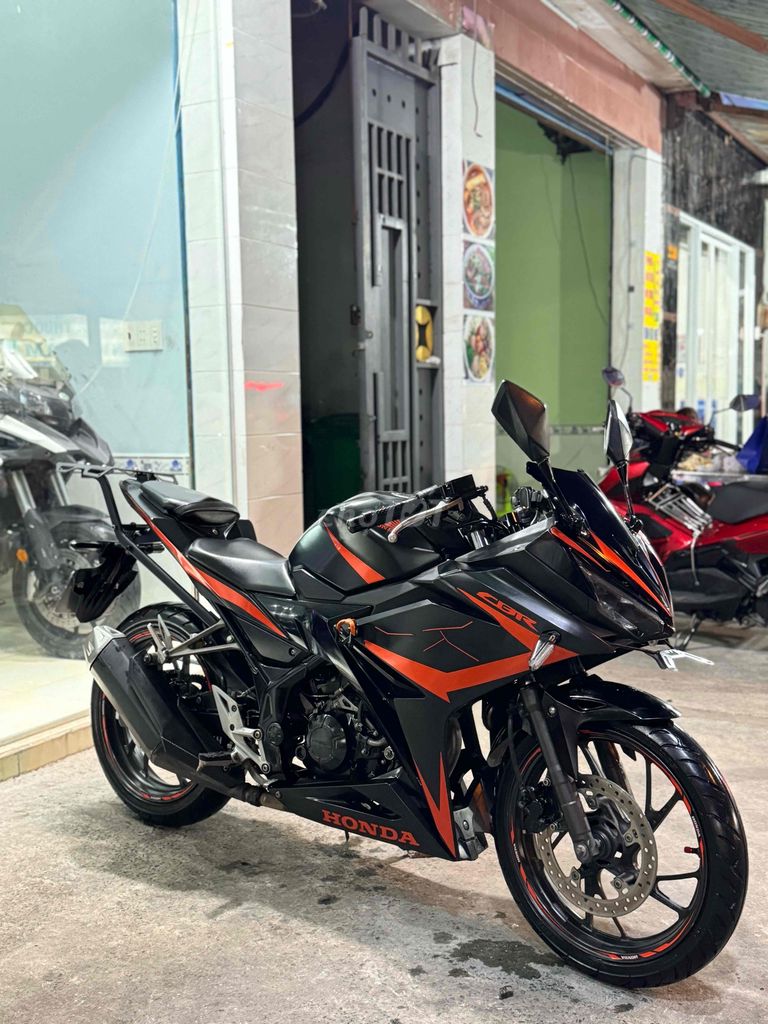 Cần bán Honda CBR150 2020 Biển SG 9 chủ. Mua bán Xe máy tại Quận Bình Tân Tp Hồ Chí Minh được đăng bởi Việt Motor Bình Tân hình 1