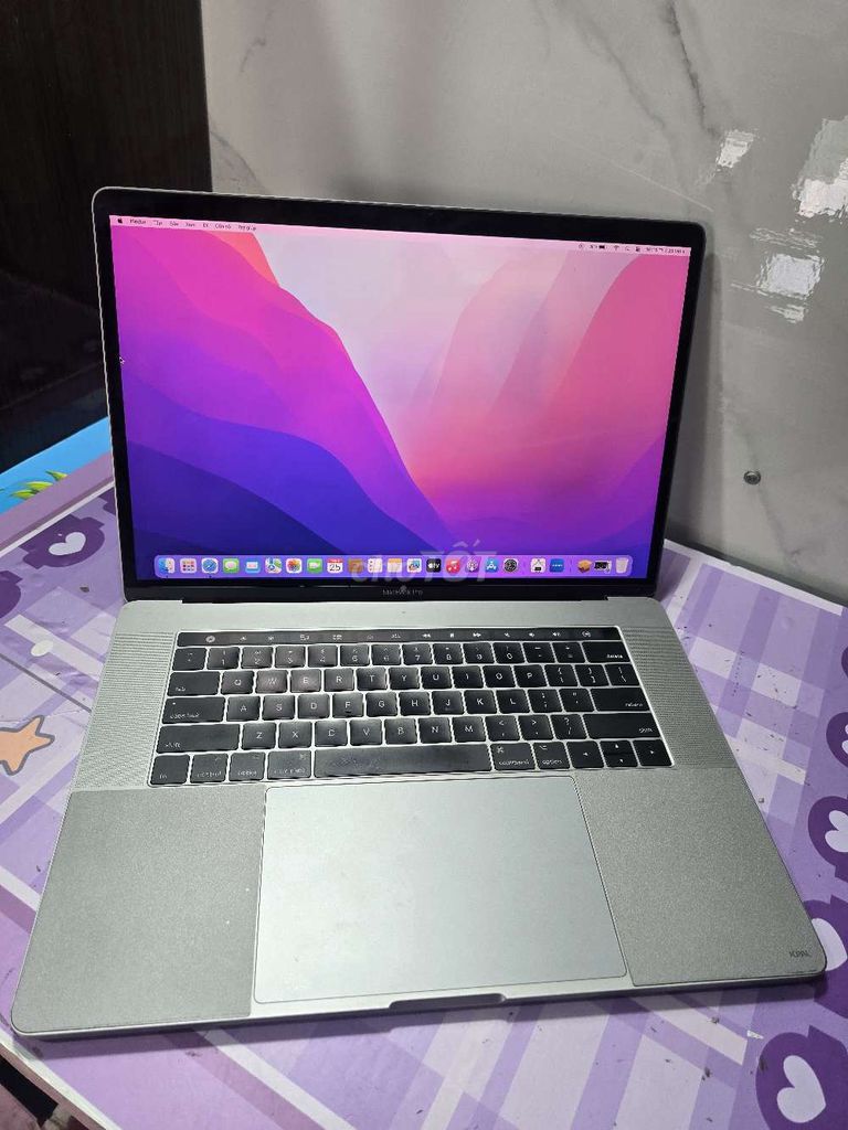 Macbook Pro 2017 touchbar 15"-i7/16G/512G zin đẹp. Mua bán Laptop tại Quận 12 Tp Hồ Chí Minh được đăng bởi Cầm Đồ Thanh Lý hình 1