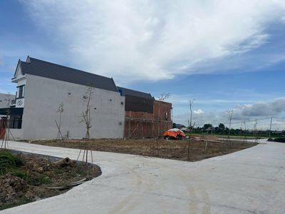 BÁN 1 LÔ GÓC 100m2 , GIÁ : 1,6 TỶ, ĐƯỜNG 833B , KHU DÂN CƯ HIỆN HỮU. Mua bán đất tại Huyện Cần Đước Long An được đăng bởi Chị Ngọc 