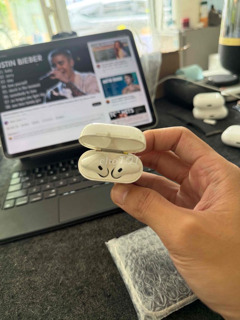 AirPods 2 body 97%. Mua bán Tivi, Âm thanh tại Quận Bình Thạnh Tp Hồ Chí Minh được đăng bởi Táo Care  hình 1