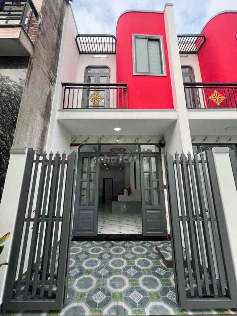 BÁN NHÀ NGAY CHỢ