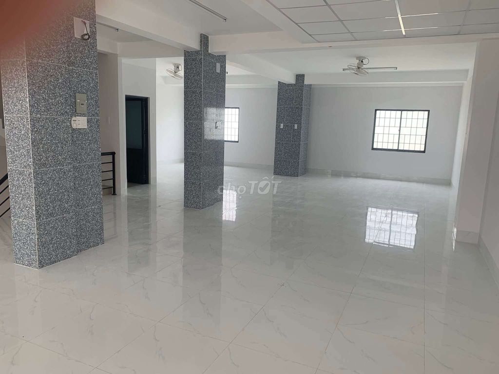 Cho thuê nhà nguyên căn  9x20 trệt, lửng. Cho thuê văn phòng, mặt bằng kinh doanh tại Thành phố Tân An Long An được đăng bởi Chí Đạm hình 1