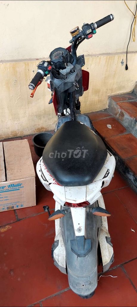 Xe máy điện Xmen màu Đen. Mua bán Xe điện tại Huyện Phúc Thọ Hà Nội được đăng bởi nguyen khoi hình 1