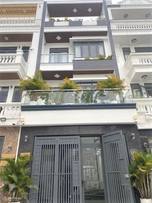 Townhouse 320 m² · 5 bed · Đường Cao Đức Lân