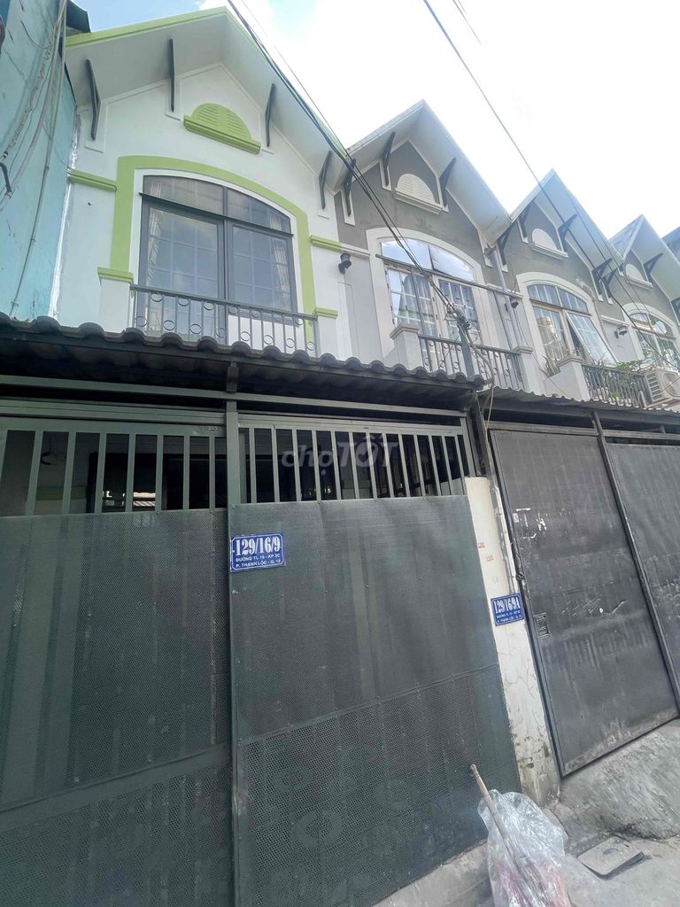 nhà gần ngã tư ga Q12 1 lầu sổ Hồng cầm tay
