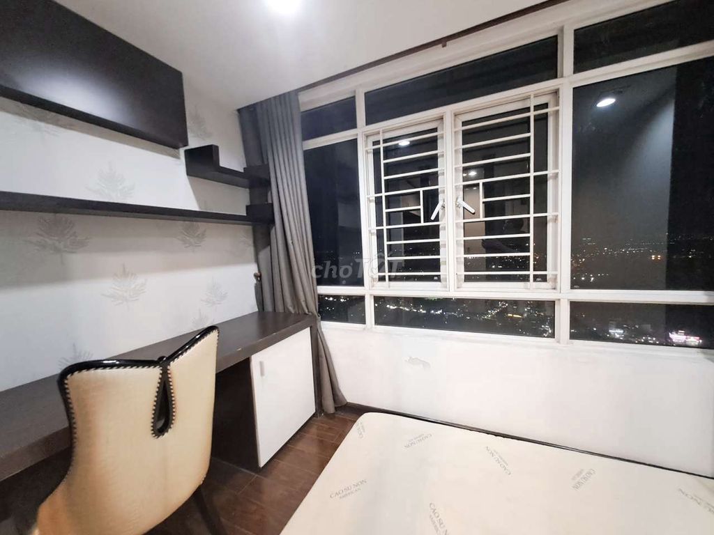 Phòng riêng đầy đủ nội thất chung cư Phú Hoàng Anh