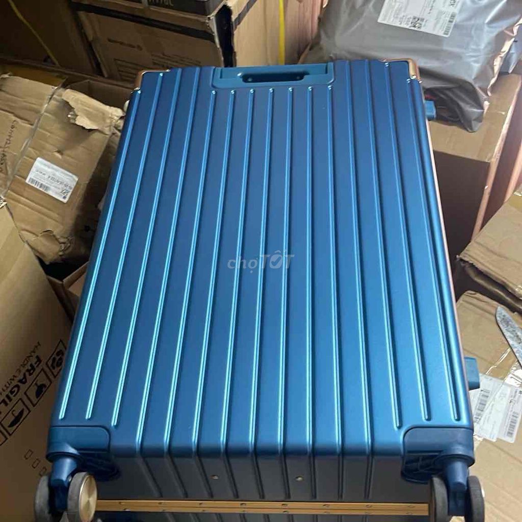Vali kéo 26 inch Khung nhôm Xanh navy Khóa sập. Mua bán Túi xách tại Quận Nam Từ Liêm Hà Nội được đăng bởi Minh hình 1
