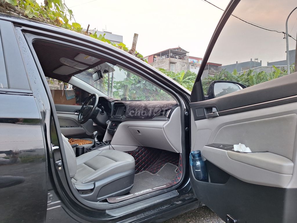 Hyundai Elantra 2016 Gia đình 86000 km. Mua bán Ô tô tại Quận Long Biên Hà Nội được đăng bởi privacy longnd hình 2