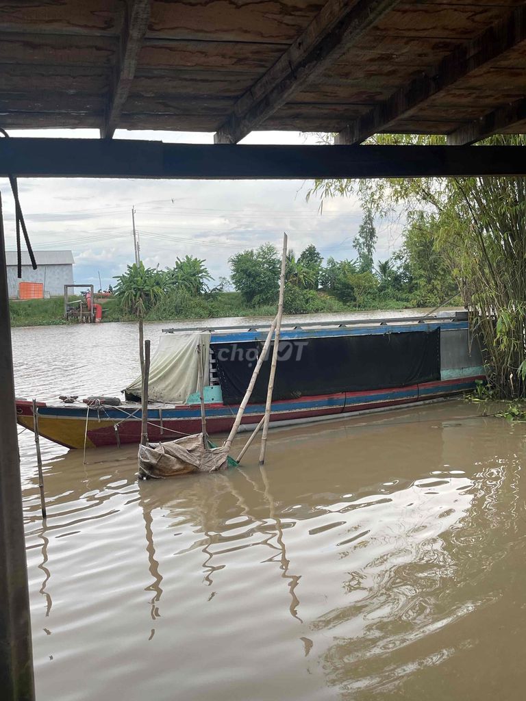 Bán Gấp Ghe Sông Có Mui Che Toàn Bộ ( có fix ). Mua bán Phương tiện khác tại Huyện Tân Hồng Đồng Tháp được đăng bởi Ngọc Thảo hình 2