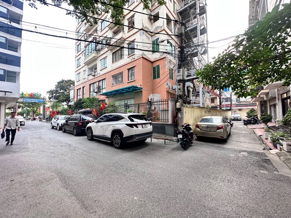 Bán nhà 6 tầng Hoàng Quốc Việt, 50m2, 22 tỷ