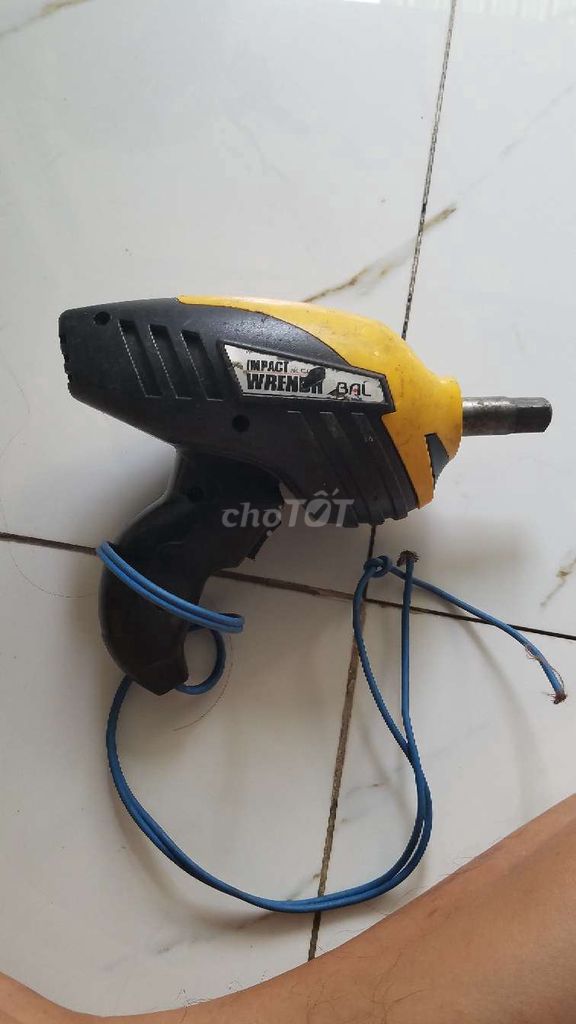 Máy bulong như hình, có lẽ xài điện 12v