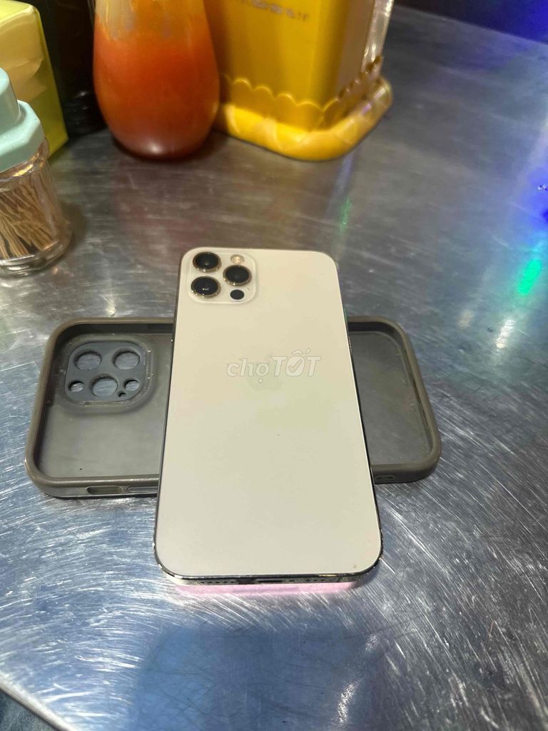 Apple iPhone 12 Pro 256GB Vàng. Mua bán Điện thoại tại Quận Tân Phú Tp Hồ Chí Minh được đăng bởi Ka hình 1