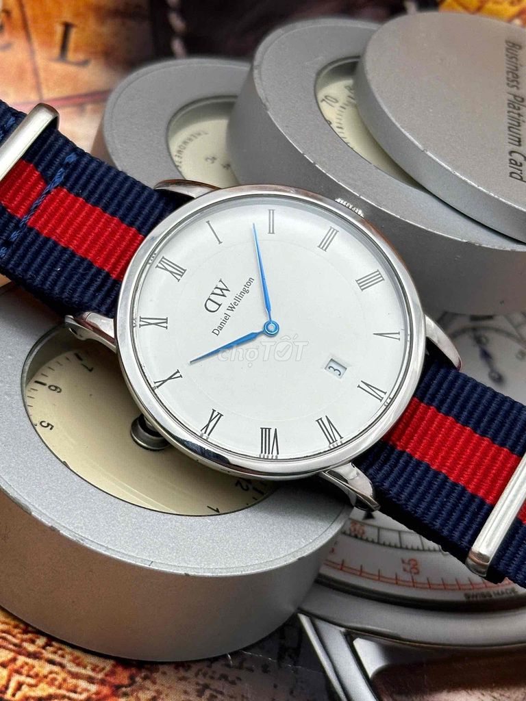 Đồng hồ DW Dapper Chính Hãng Thuỵ Điển