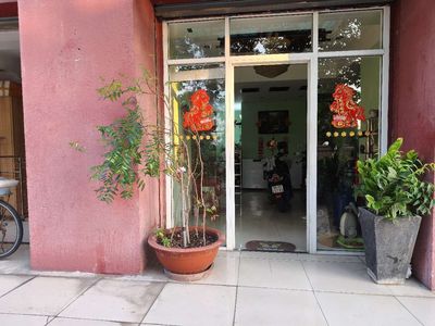 cho thuê nhà mặt tiền rộng thoáng mát đậu xe hơi thoải mái