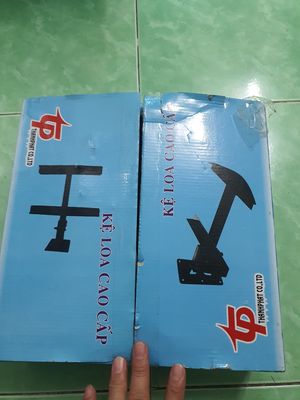 Kệ loa treo tường loại cong - kệ loa cong. Mua bán Tủ, kệ gia đình tại Quận 6 Tp Hồ Chí Minh được đăng bởi Anh Tuấn