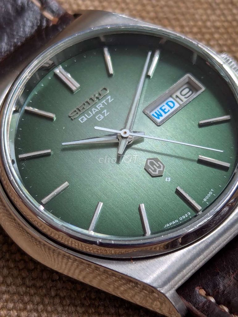 Đồng hồ Seiko QZ mặt xanh lá nhẹ nhàng tinh tế