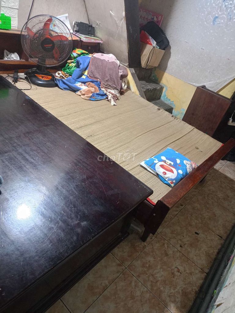 Giường gỗ màu nâu. Mua bán Giường, chăn ga gối nệm tại Quận Bình Tân Tp Hồ Chí Minh được đăng bởi Trần Thị Hảo hình 1