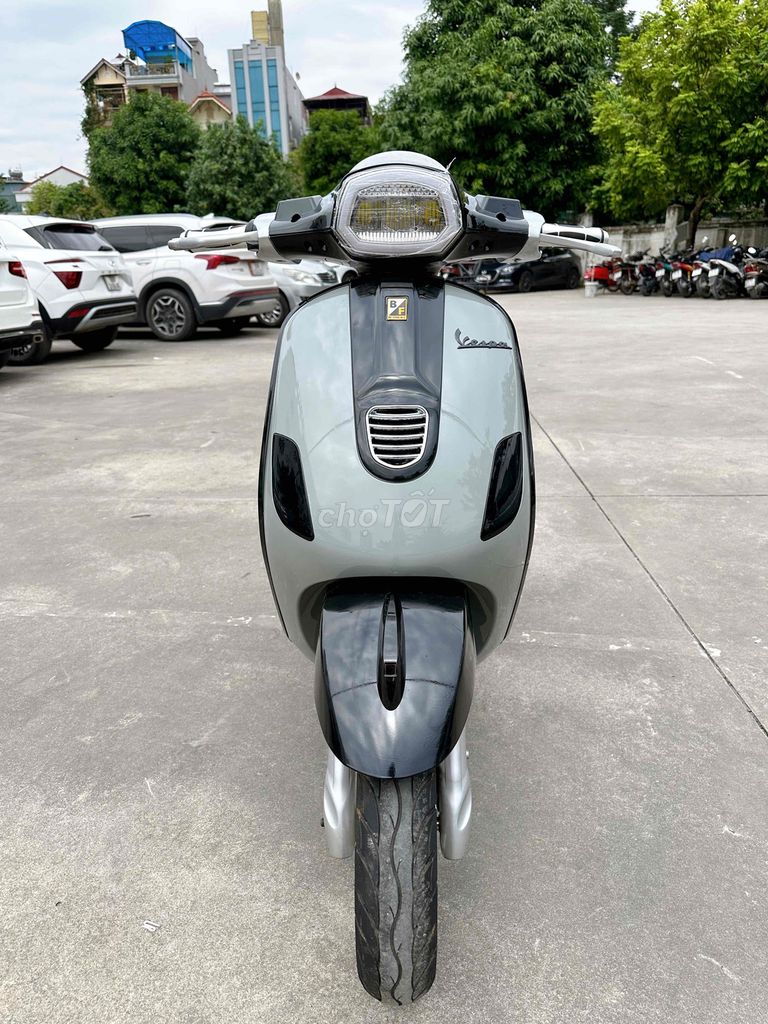 vespa đèn vuông càng đúc ắc quy lướt