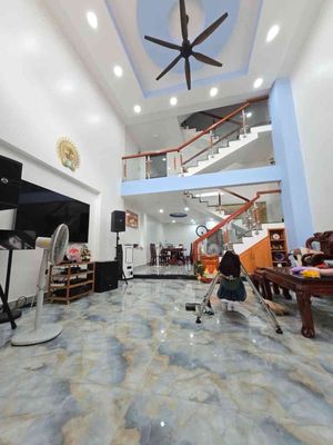 HIẾM - Nhà đẹp 4 tầng Linh Trung 93m2, giá rất tốt.