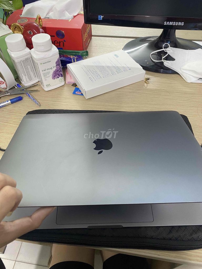 Apple MacBook Pro 2018 i5 13 inch 8GB/256GB. Mua bán Laptop tại Quận 10 Tp Hồ Chí Minh được đăng bởi Hoàng Thị Thuỳ Trang hình 1