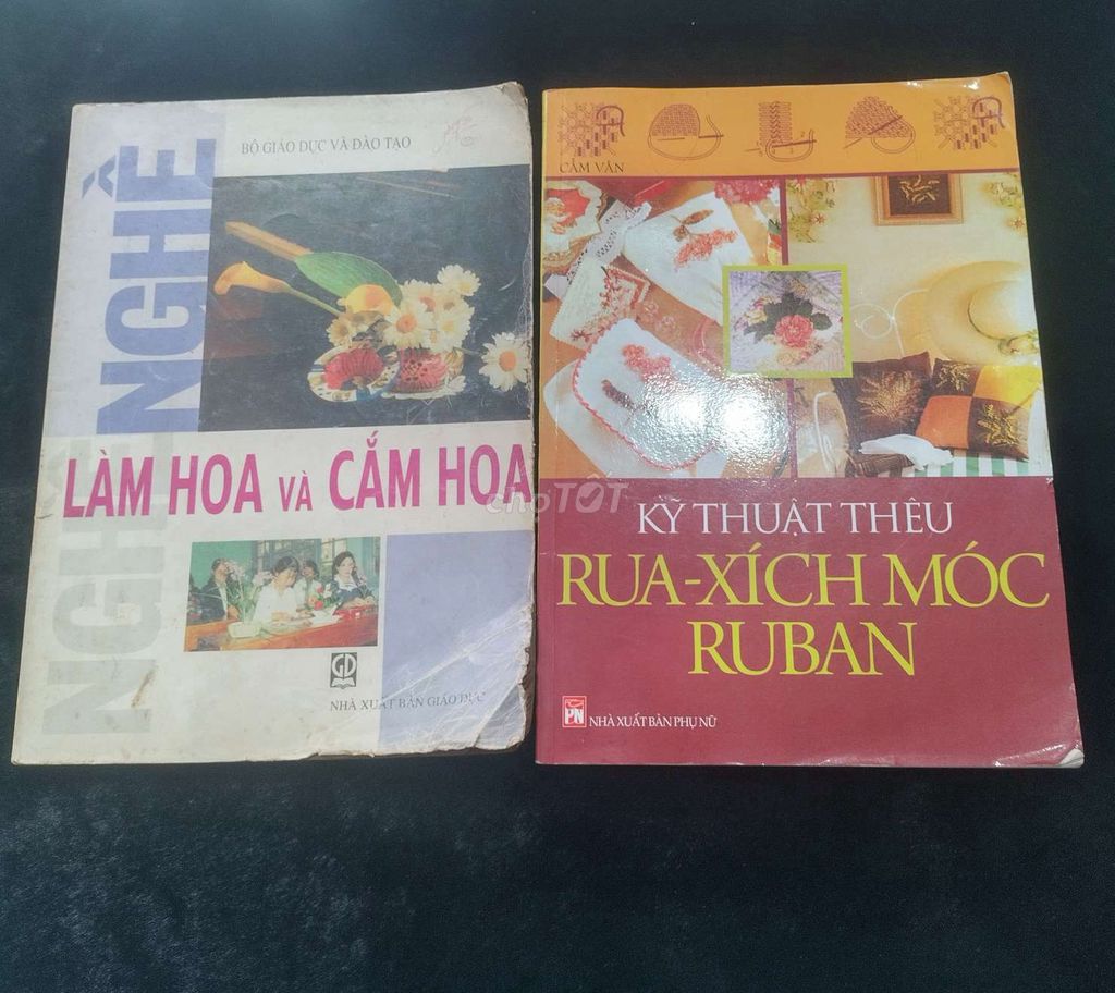 (120k/2) Sách Hướng dẫn Cắm Hoa và Thêu Rua Ruban . Mua bán Sách tại Thành phố Biên Hòa Đồng Nai được đăng bởi Dung Nguyen hình 1
